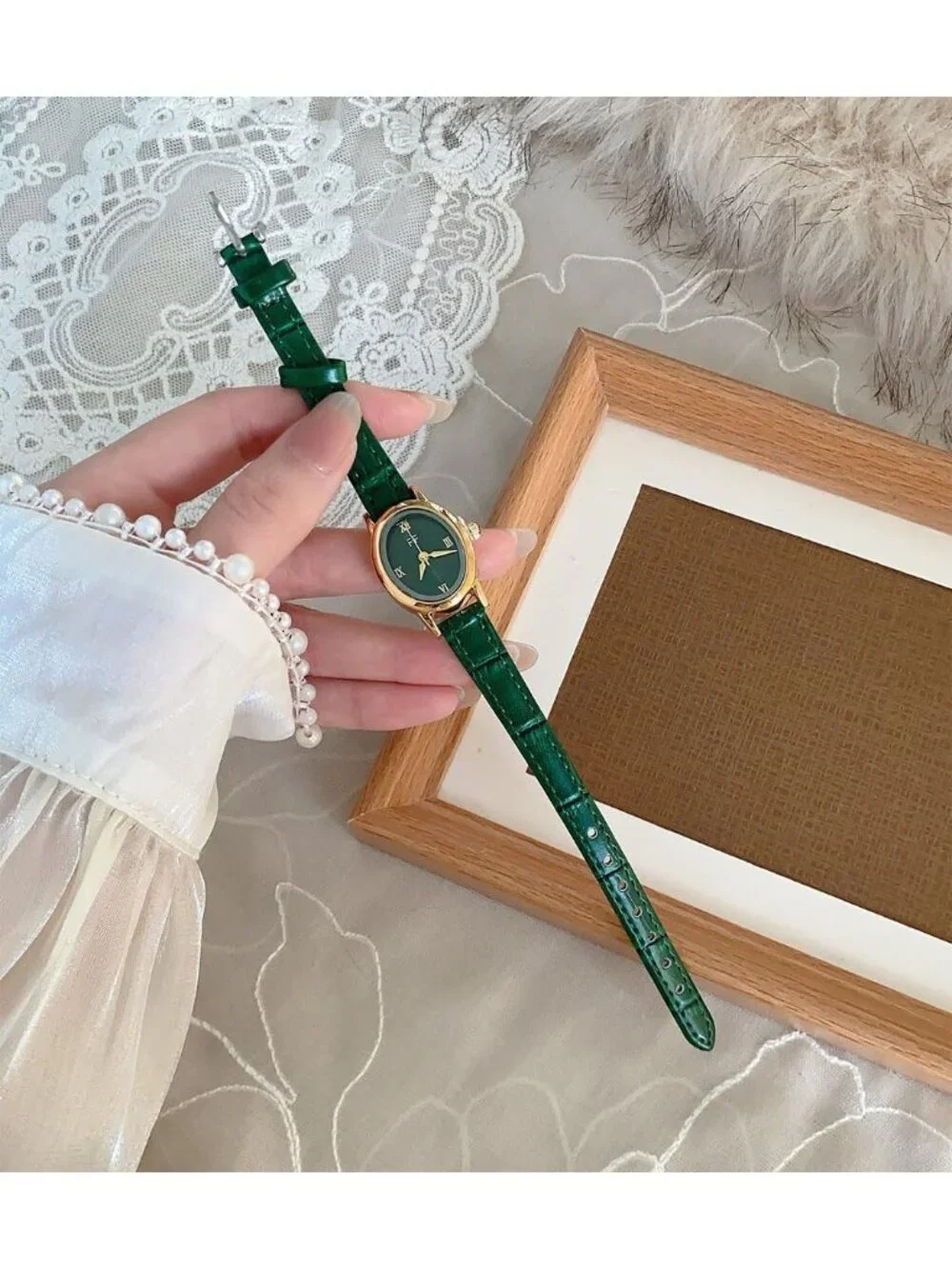 Women's Green Vintage Oval Analog Quartz Roman Numeral Dial Leather Strap Watch